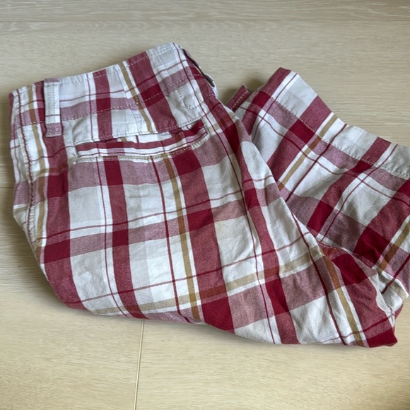 3/$10 Urban Pipeline Red White Plaid Shorts - Picture 6 of 6